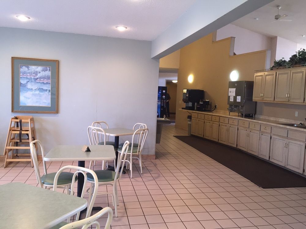 Boarders Inn & Suites By Cobblestone Hotels Superior Buitenkant foto