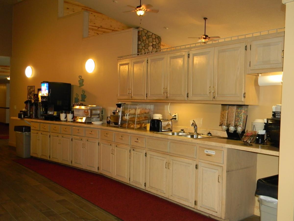 Boarders Inn & Suites By Cobblestone Hotels Superior Buitenkant foto