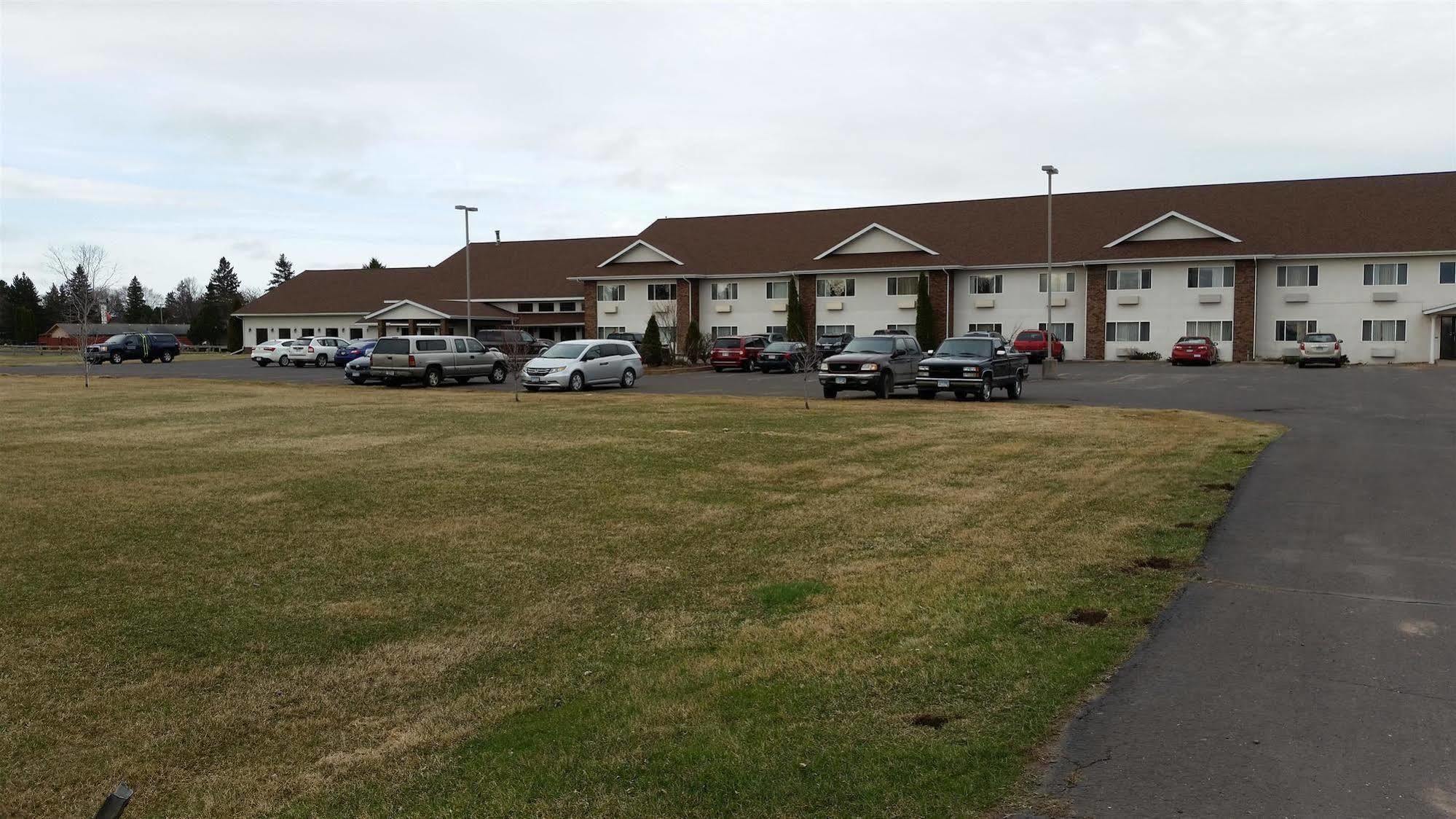 Boarders Inn & Suites By Cobblestone Hotels Superior Buitenkant foto