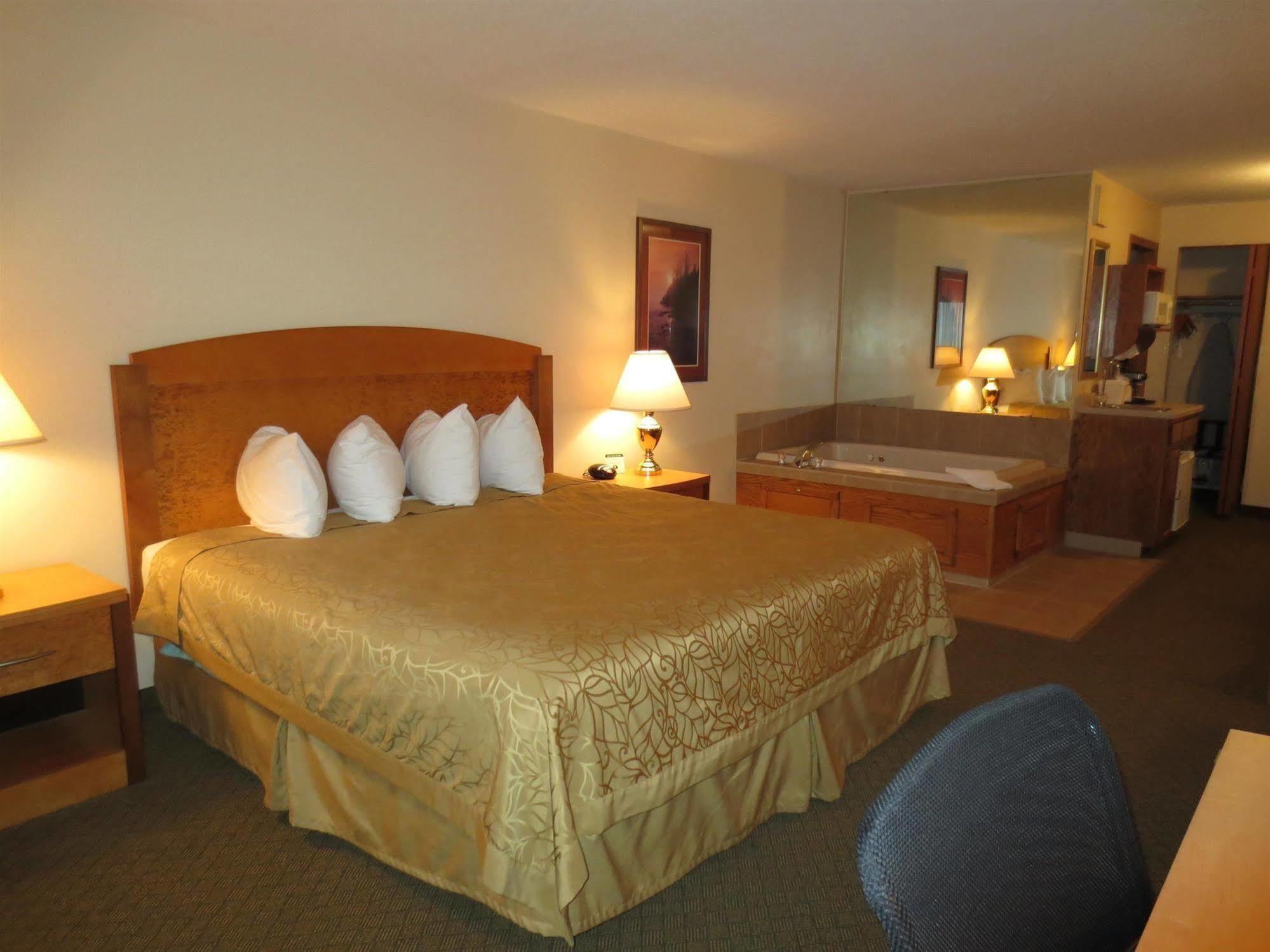 Boarders Inn & Suites By Cobblestone Hotels Superior Buitenkant foto