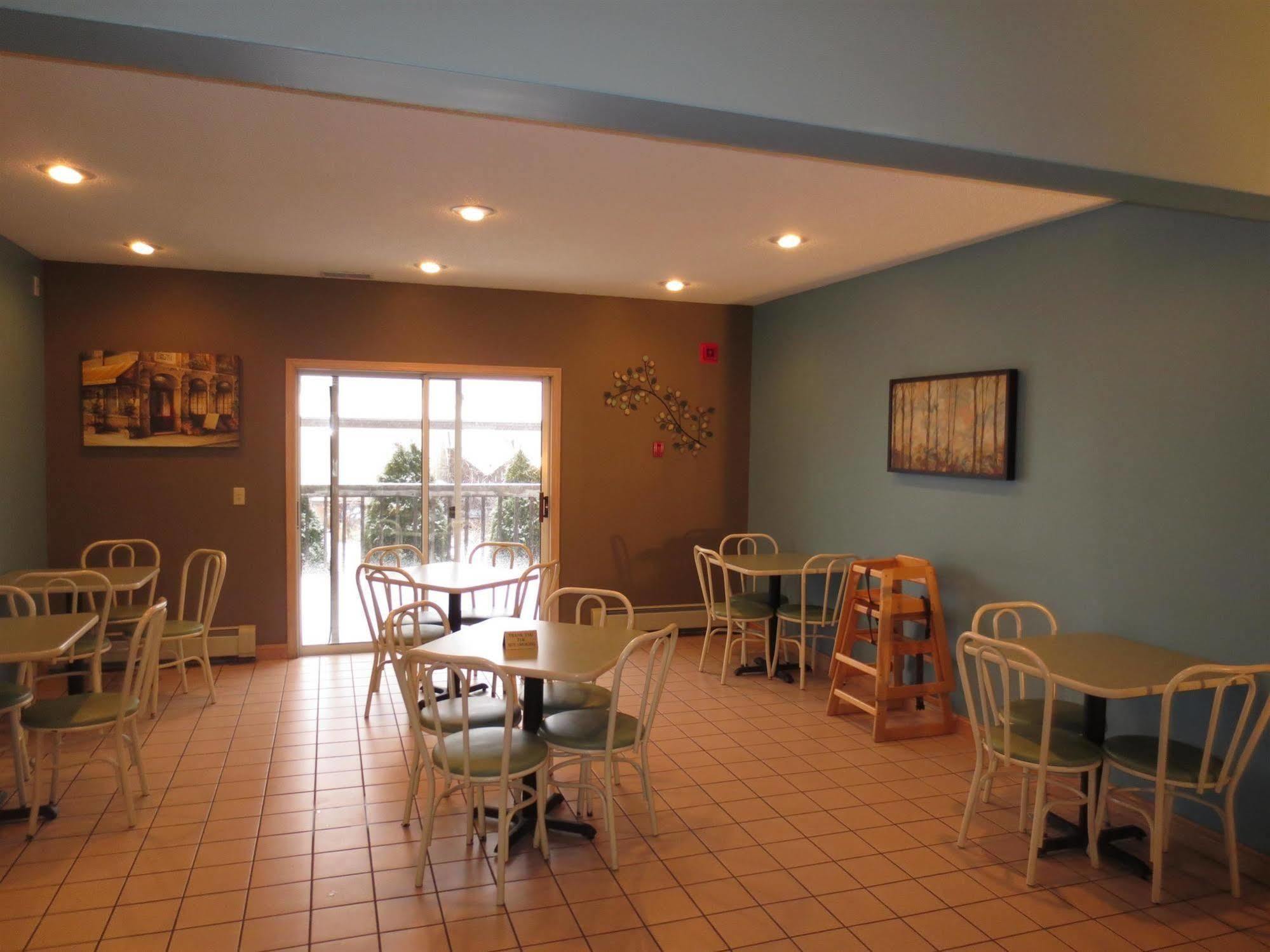 Boarders Inn & Suites By Cobblestone Hotels Superior Buitenkant foto