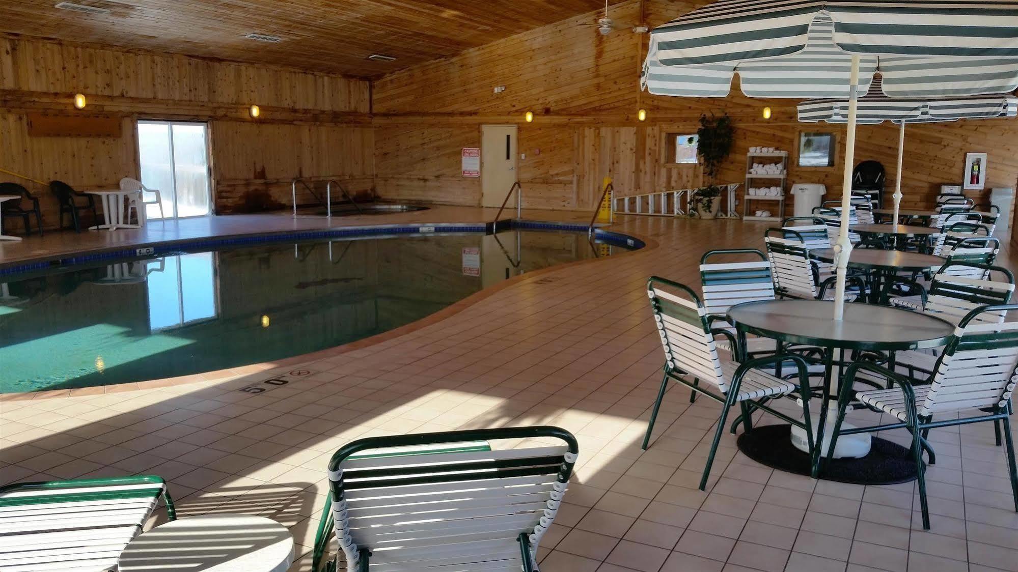 Boarders Inn & Suites By Cobblestone Hotels Superior Buitenkant foto