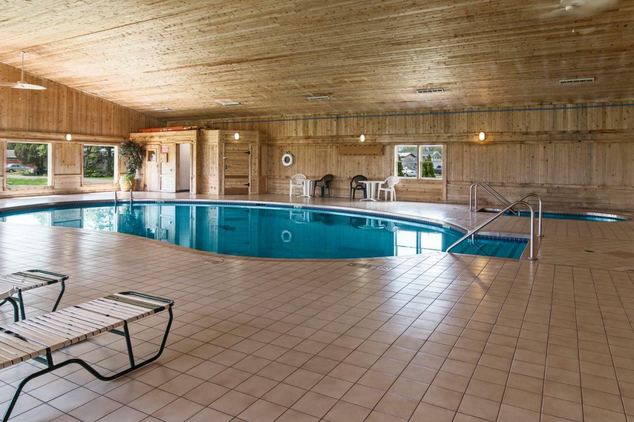 Boarders Inn & Suites By Cobblestone Hotels Superior Buitenkant foto