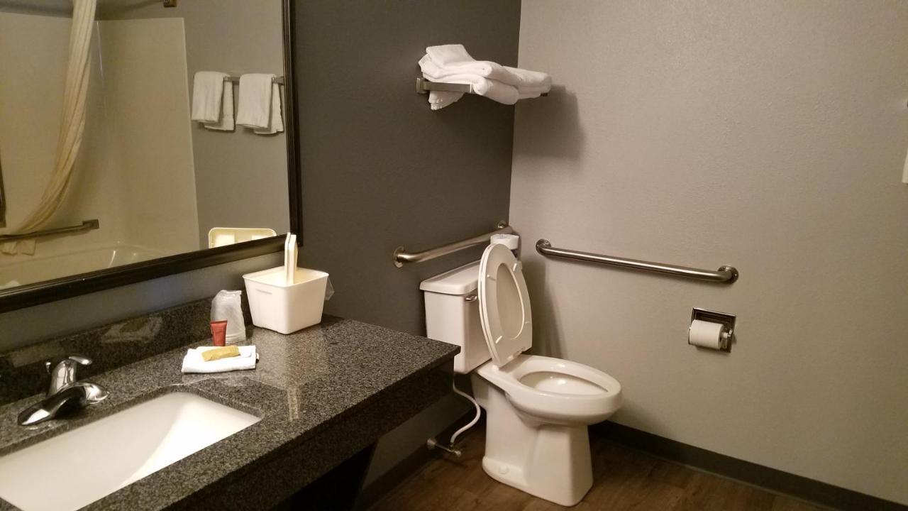 Boarders Inn & Suites By Cobblestone Hotels Superior Buitenkant foto