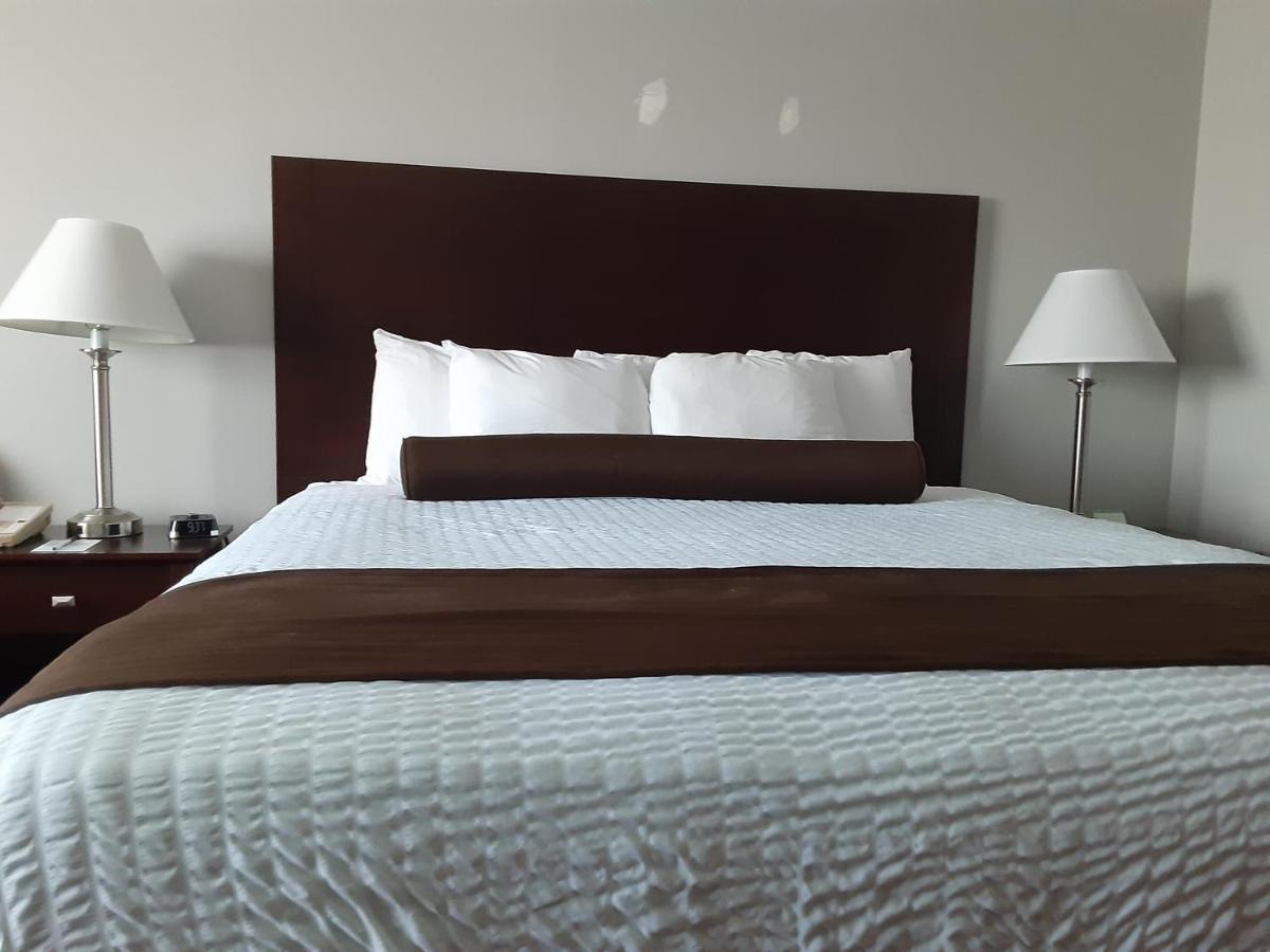 Boarders Inn & Suites By Cobblestone Hotels Superior Buitenkant foto
