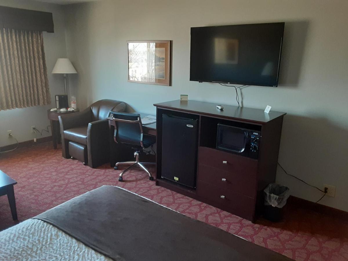 Boarders Inn & Suites By Cobblestone Hotels Superior Buitenkant foto